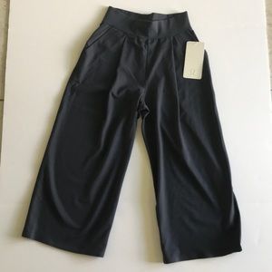 Lululemon can you feel the pleat crop